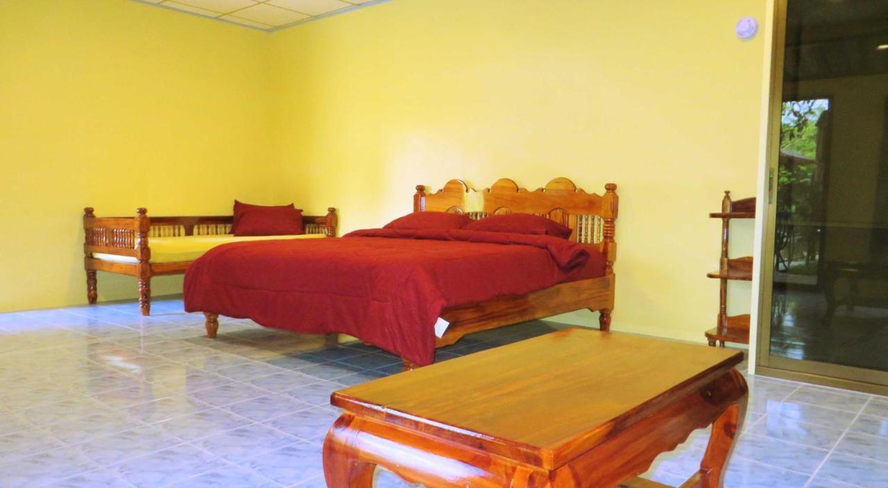 Hotel Isaan Perazim Park Roi Et Zewnętrze zdjęcie