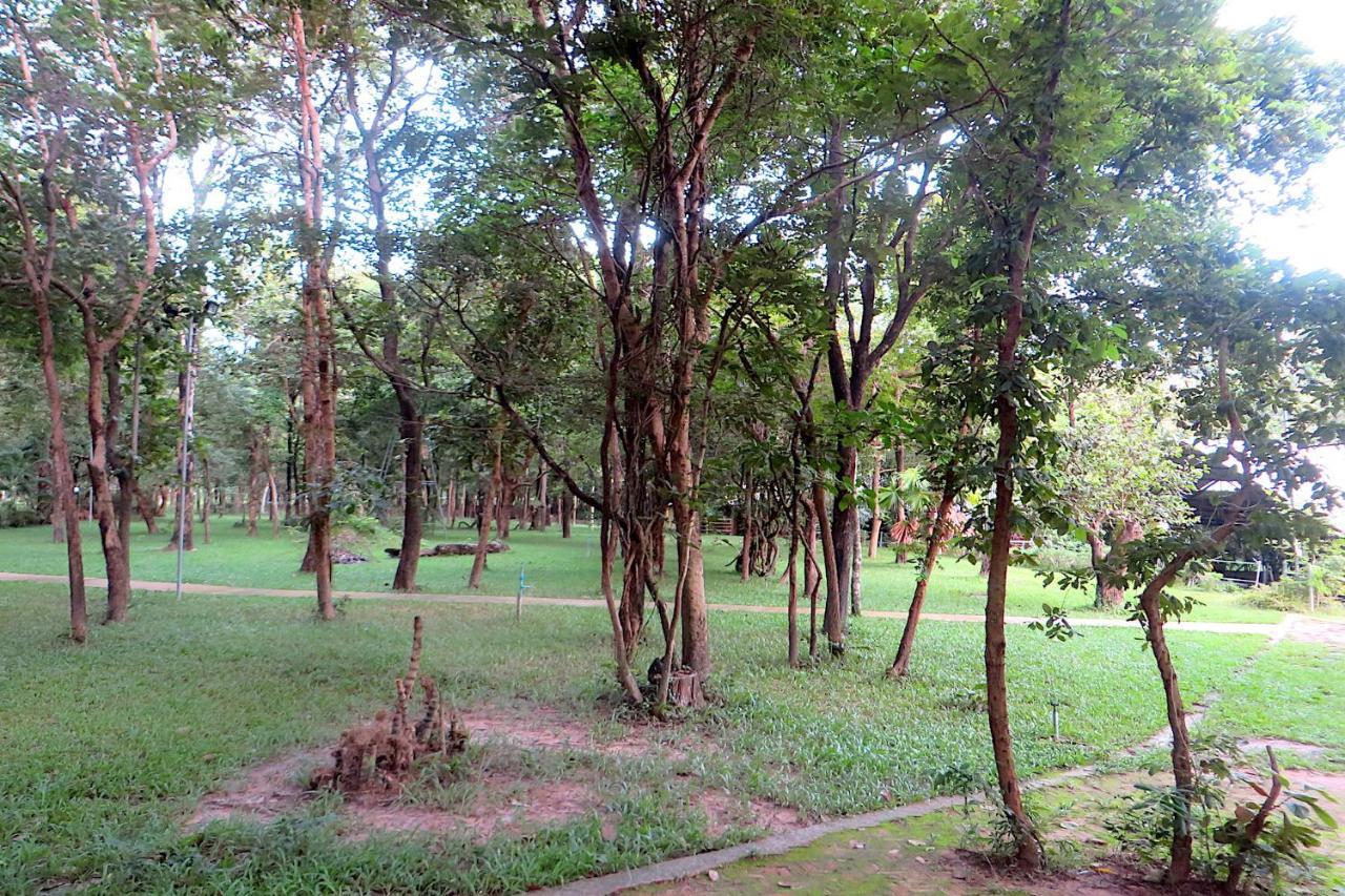 Hotel Isaan Perazim Park Roi Et Zewnętrze zdjęcie