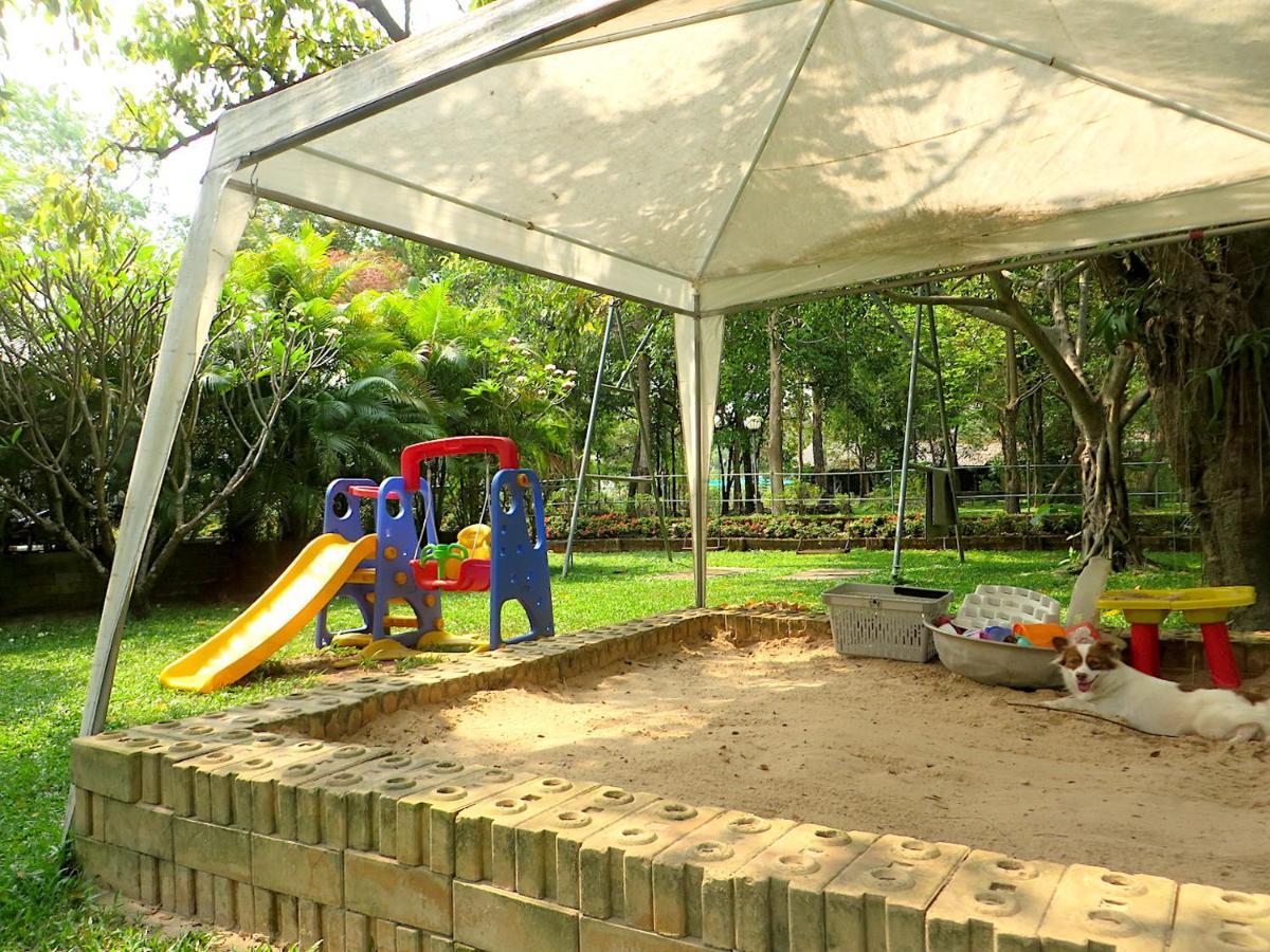 Hotel Isaan Perazim Park Roi Et Zewnętrze zdjęcie